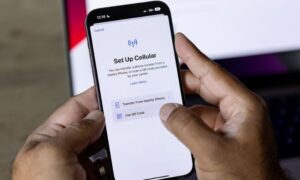 Dùng eSIM có nóng máy không? MẸO khắc phục hay