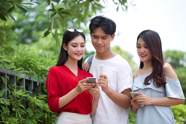 Sử dụng eSIM du lịch tiện lợi hơn trong mọi kết nối