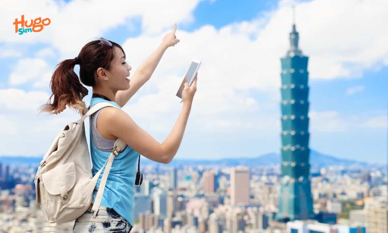 Với HugoSim, bạn không chỉ có Internet để sử dụng ví điện tử mà còn dễ dàng tra cứu bản đồ, đặt xe...
