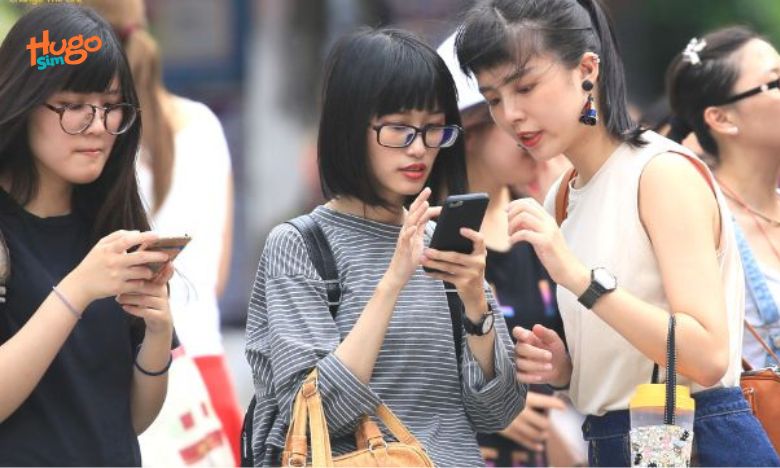Chuẩn bị kết nối Internet ổn định bằng eSIM để sử dụng các app ngay khi đáp chuyến bay