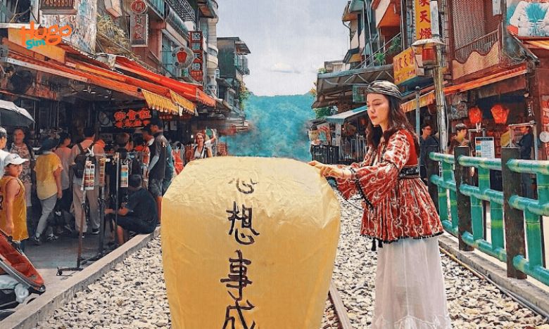 Sử dụng eSIM du lịch Đài Loan tiện lợi khám phá các điểm du lịch , kết nối nhanh chóng.